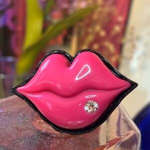 Betsey Johnson hot pink lips ring
